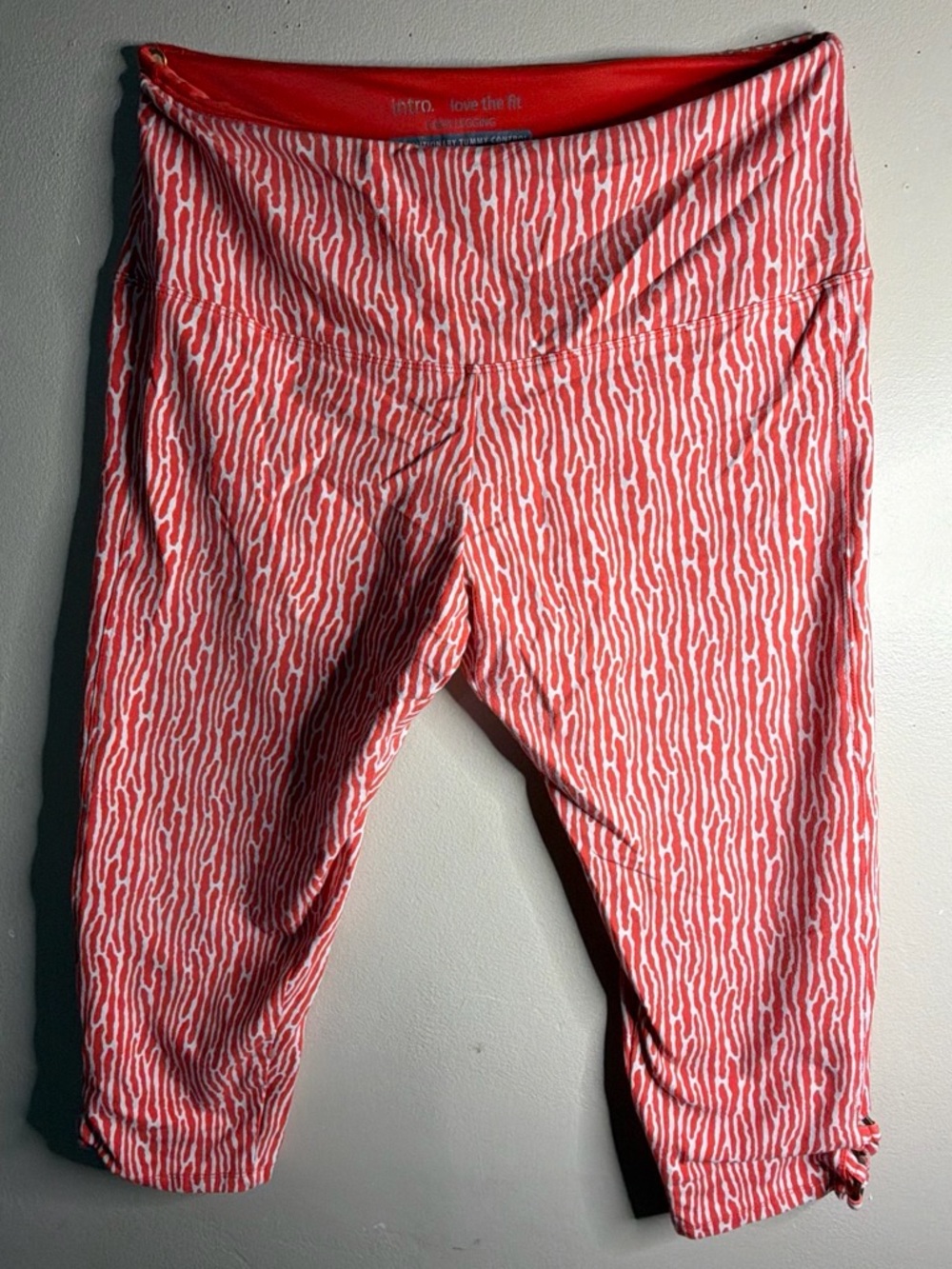 Girls' Coral Red Patterned Capri Leggings